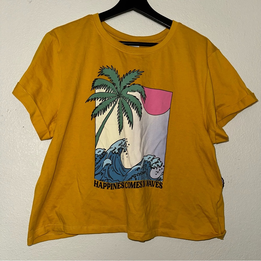 Cropped graphic tee